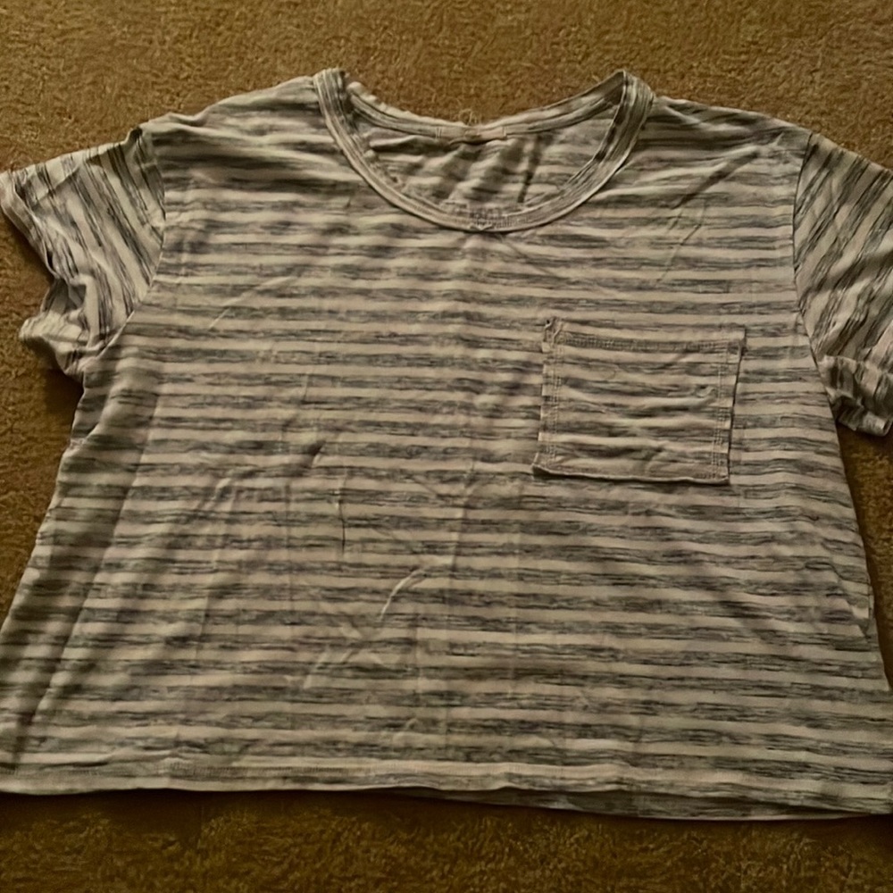 grey and white stripped cropped t-shirt super comfy!